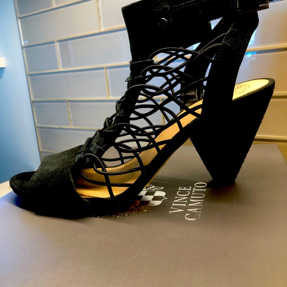Vince Camuto Black EVEL sz 7.5